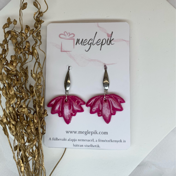 Pink Luxury fülbevaló, élénk és vonzó kiegészítő.